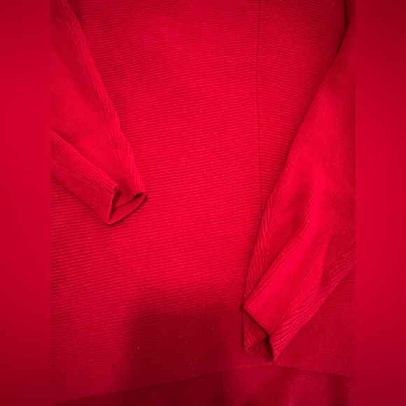 •SOLD•♦️Asymmetrical Red Turtleneck Sweater ♦️ - Picture 4 of 5